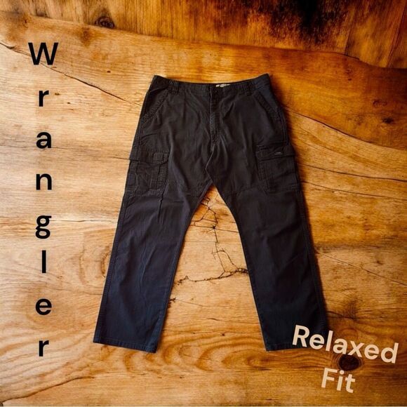 Wrangler l Black Cargo Pants l Relaxed Fit l 40 x 32 l Pockets l EUC - Picture 1 of 9